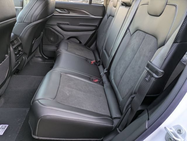 New 2026 Jeep Grand Cherokee Altitude AWD/4WD image 30
