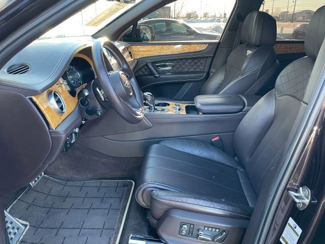 Used 2018 Bentley Bentayga Onyx Edition image 21
