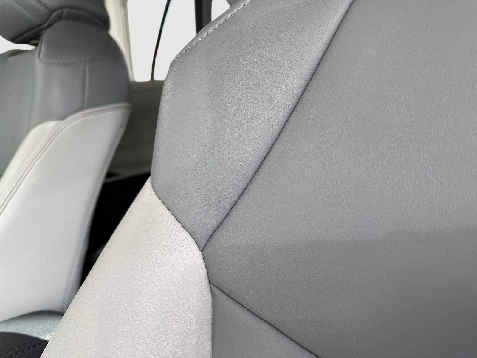 Used 2022 Toyota RAV4 XLE Premium image 28