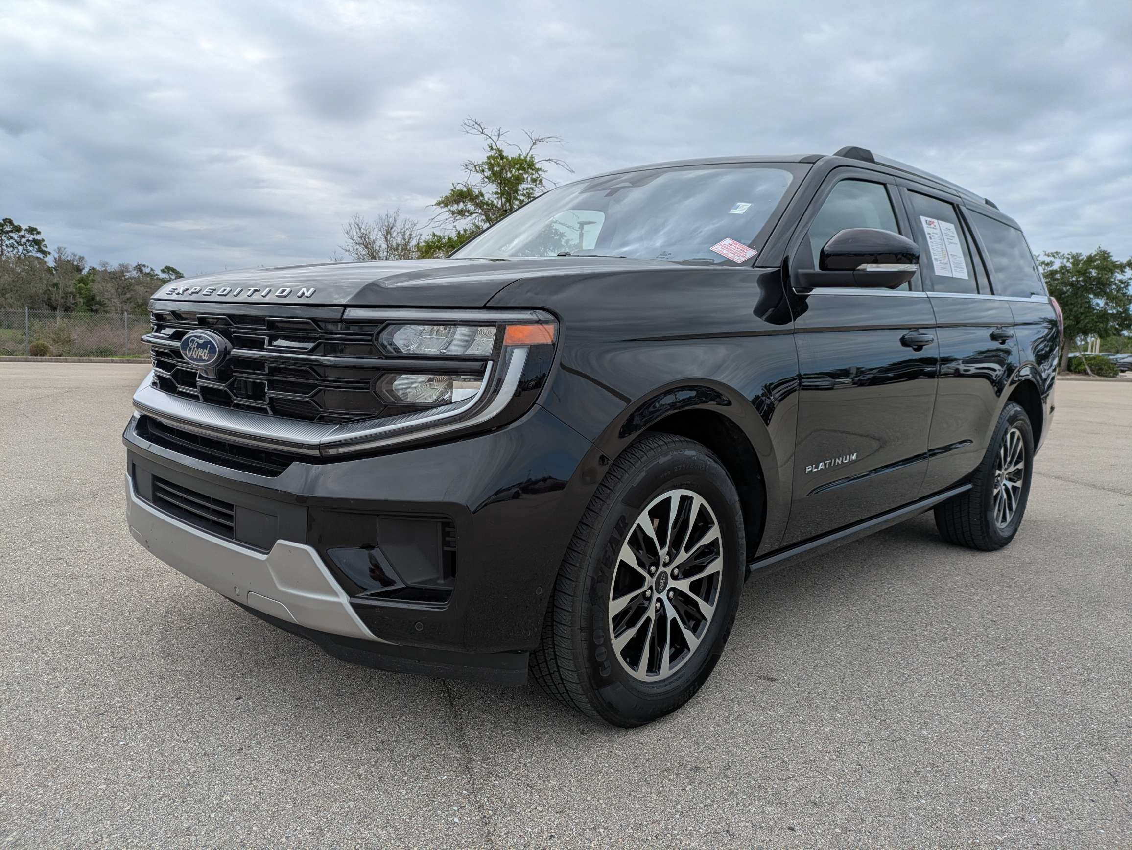 Used 2025 Ford Expedition Platinum AWD/4WD image 9
