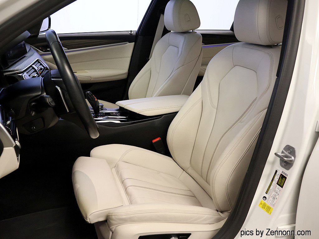 Used 2022 BMW 540i w/ Premium Package image 10