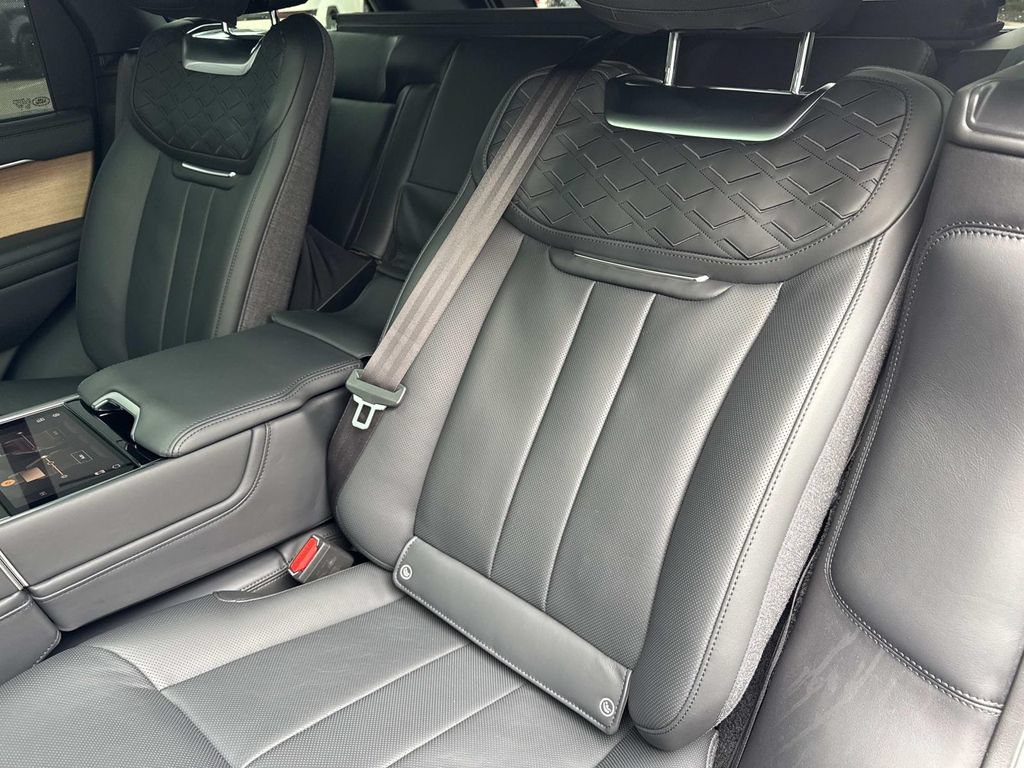 Used 2023 Land Rover Range Rover SV AWD/4WD image 15