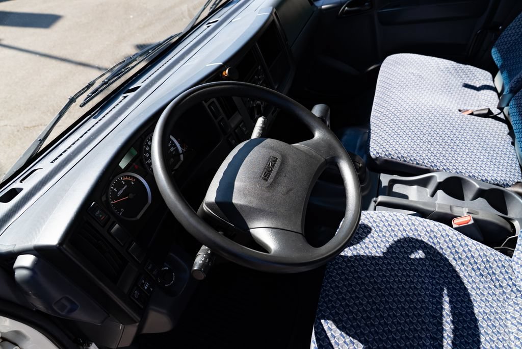 Used 2023 Isuzu NPR RWD image 10