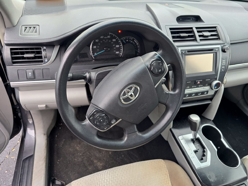 Used 2014 Toyota Camry LE FWD image 15