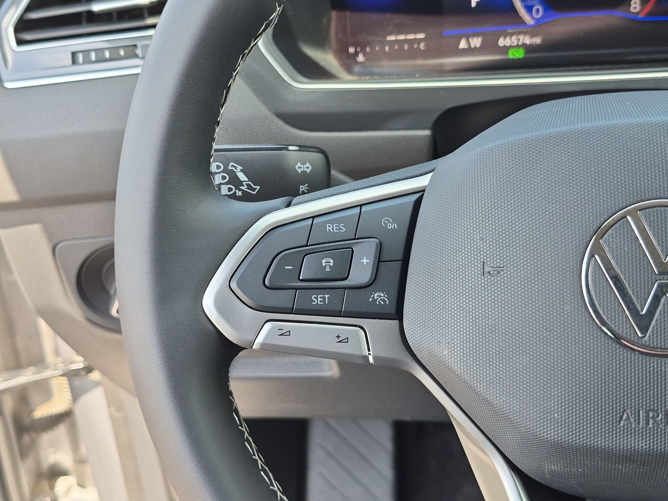 Used 2022 Volkswagen Tiguan SE AWD/4WD image 19