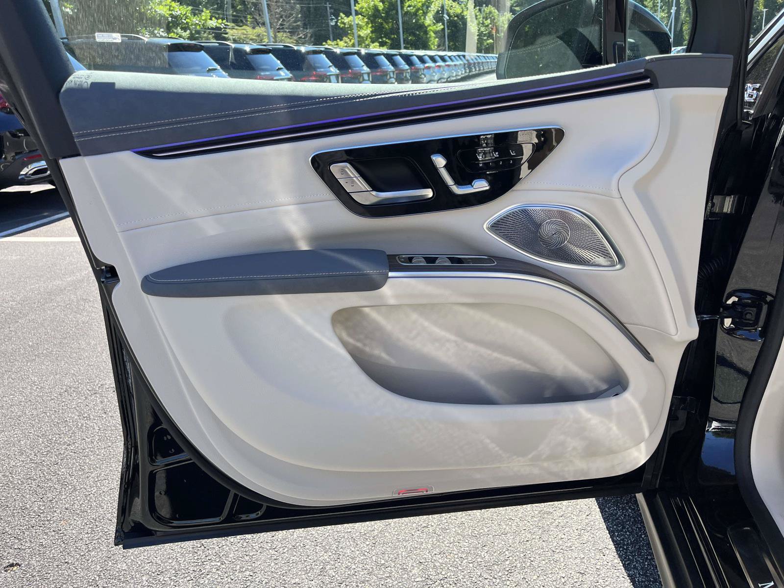 New 2027 Mercedes-Benz EQS 400 4MATIC SUV image 18
