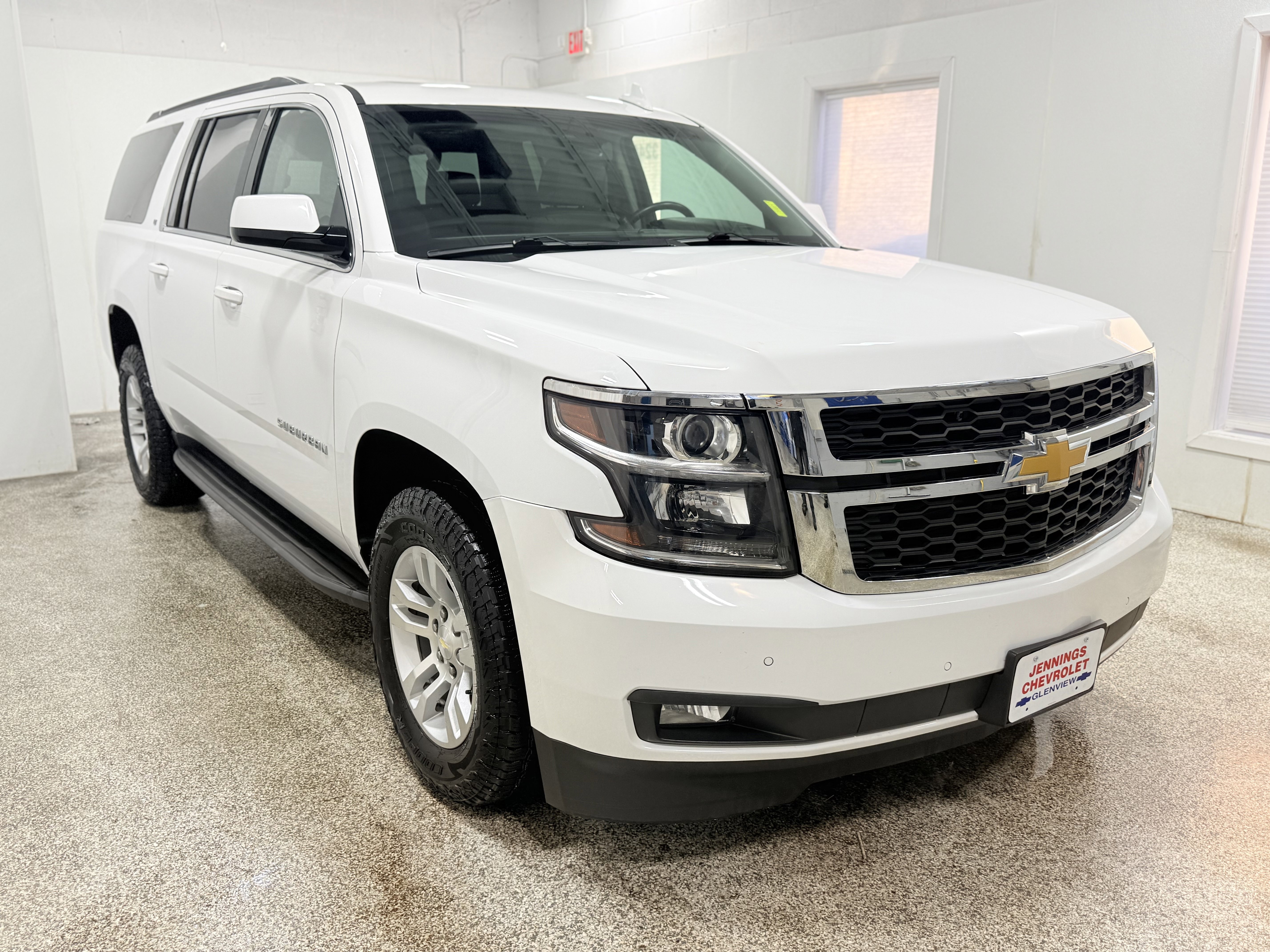 Used 2018 Chevrolet Suburban LT image 1