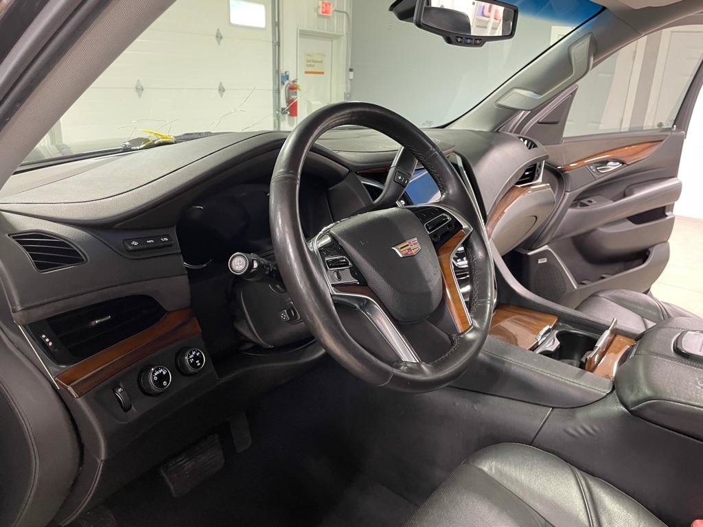 Used 2016 Cadillac Escalade ESV Luxury AWD/4WD image 9