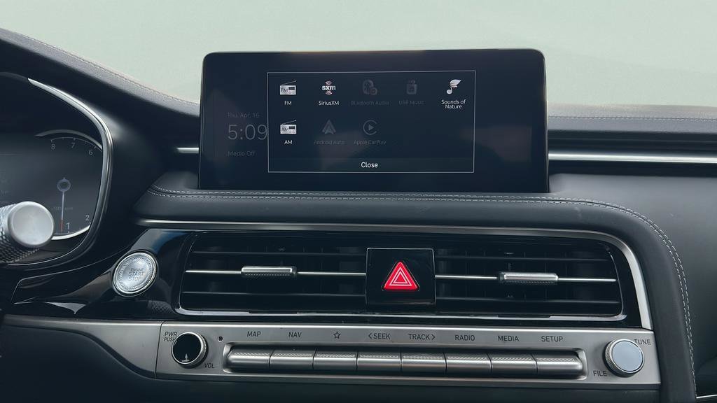 Used 2025 Genesis G70 2.5T image 22