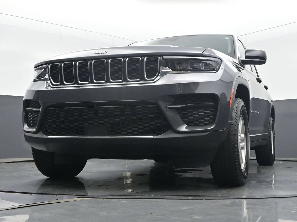 Used 2022 Jeep Grand Cherokee Laredo w/ Luxury Tech Group I AWD/4WD image 43