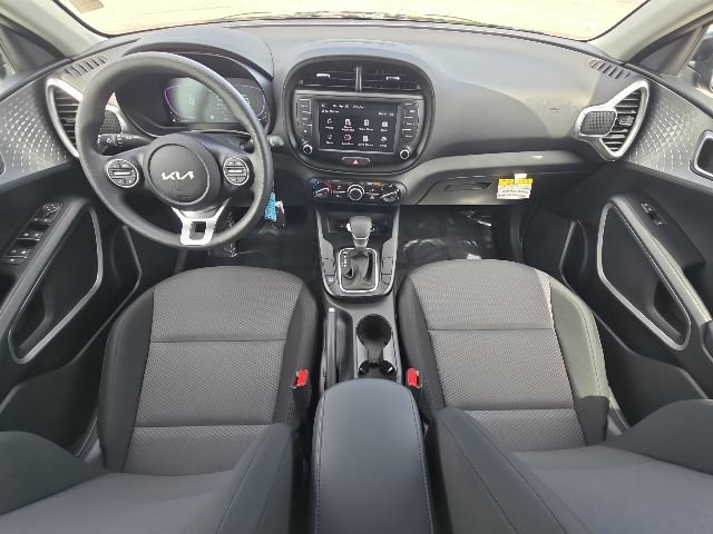 Used 2025 Kia Soul LX w/ LX Technology Package FWD image 29