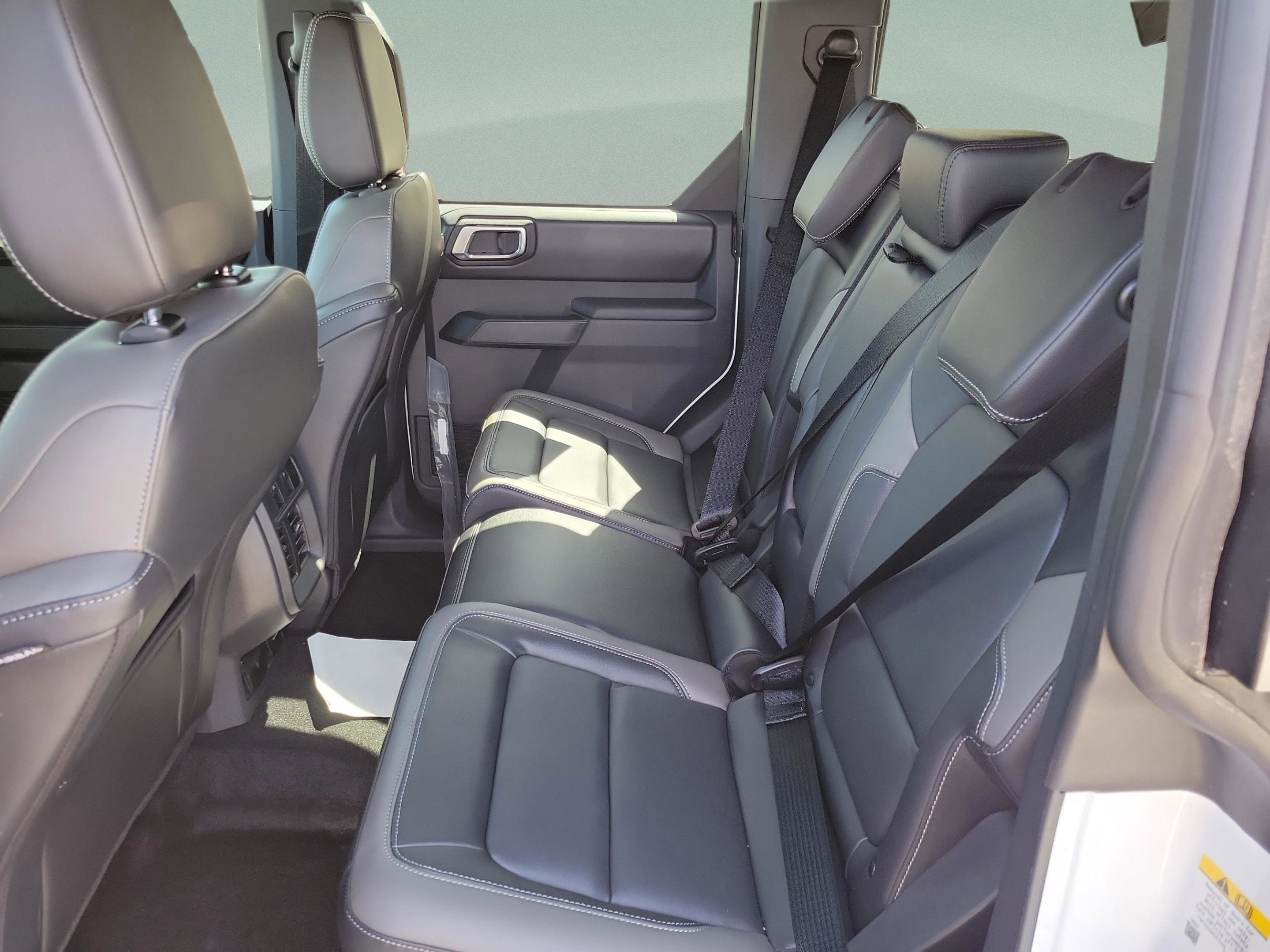 New 2025 Ford Bronco Outer Banks w/ Sasquatch Package AWD/4WD image 23