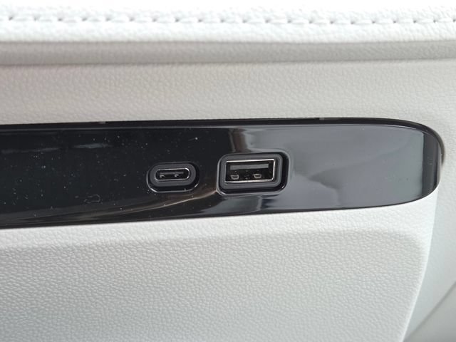 New 2026 Buick Enclave Avenir w/ Super Cruise Package FWD image 9