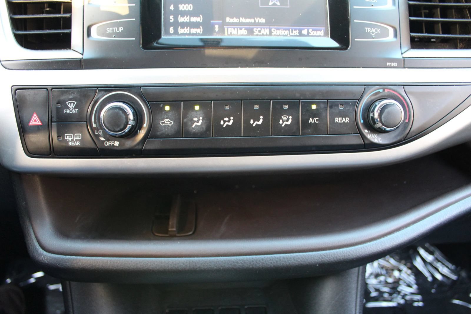 Used 2016 Toyota Highlander LE FWD image 24