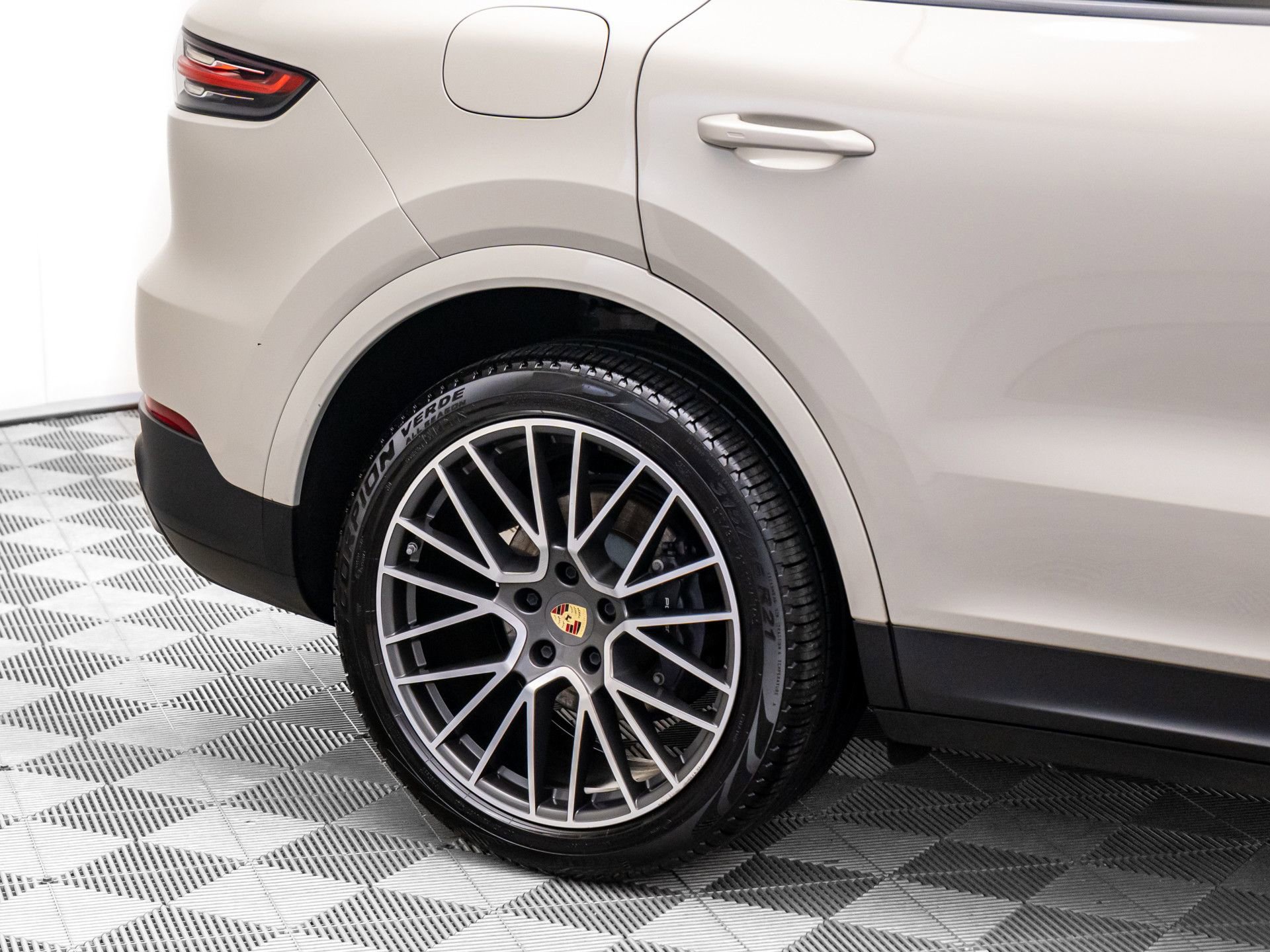 Certified 2023 Porsche Cayenne image 31