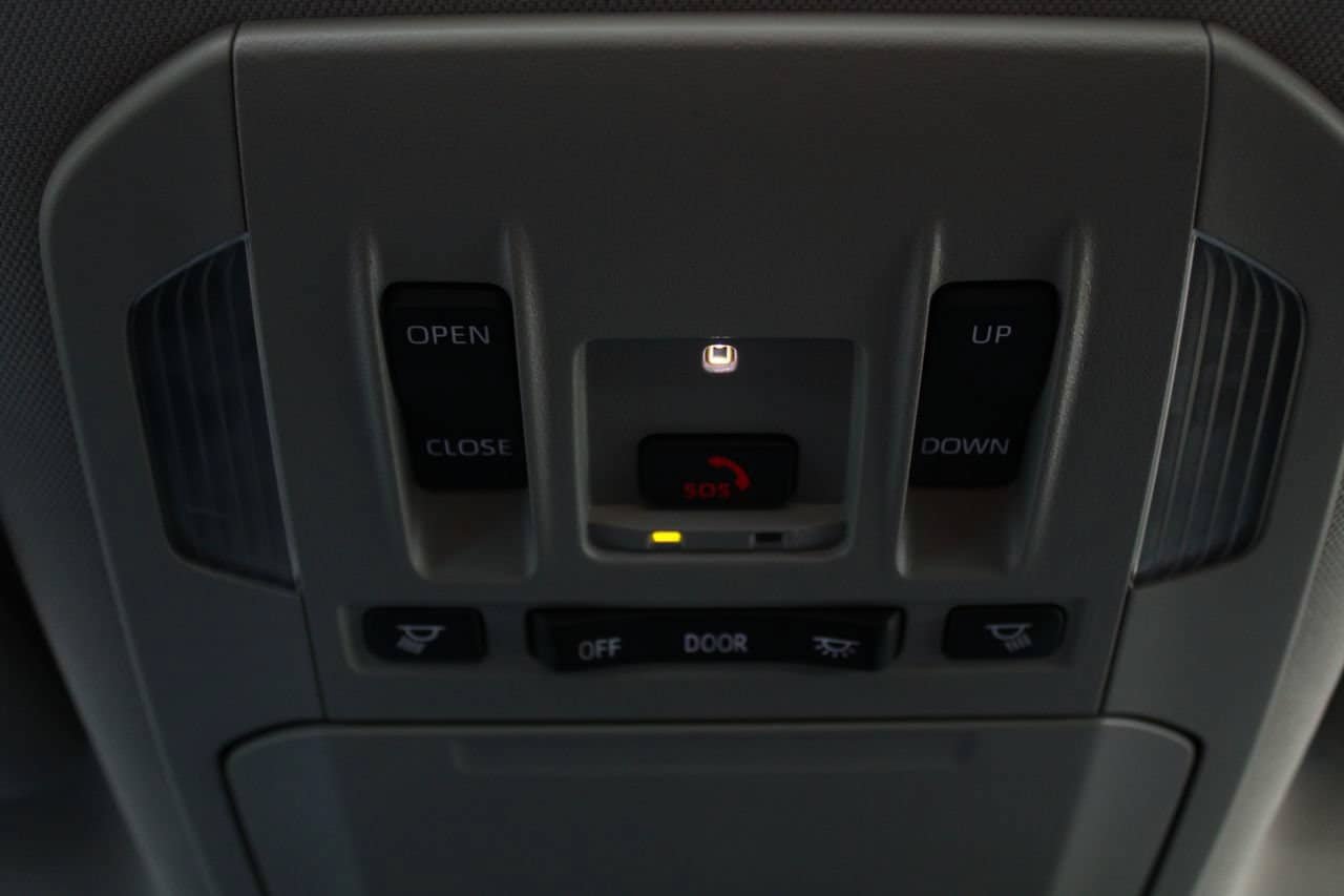 Used 2025 Toyota Highlander XLE AWD/4WD image 40