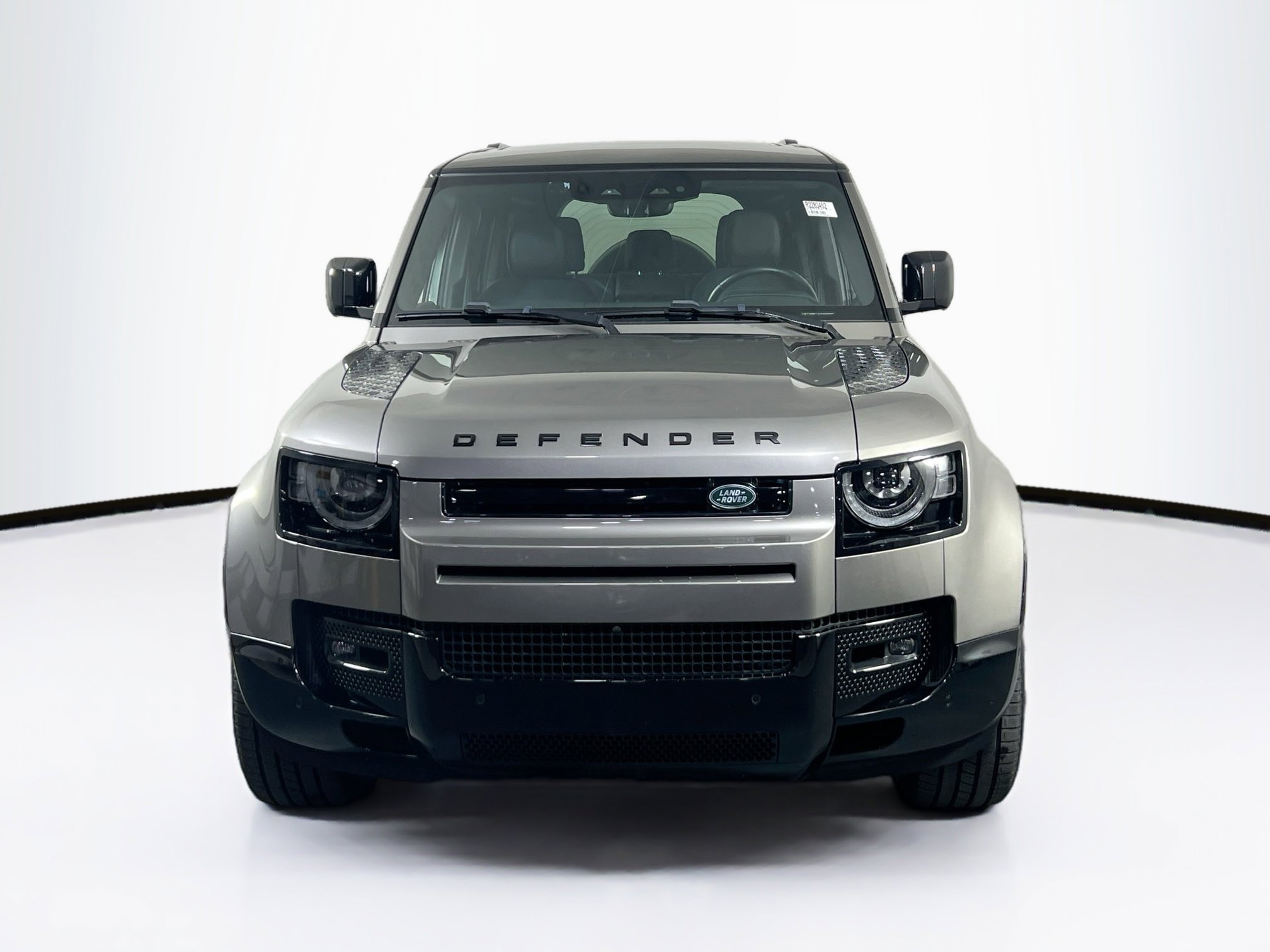 Used 2024 Land Rover Defender 110 X-Dynamic SE image 2