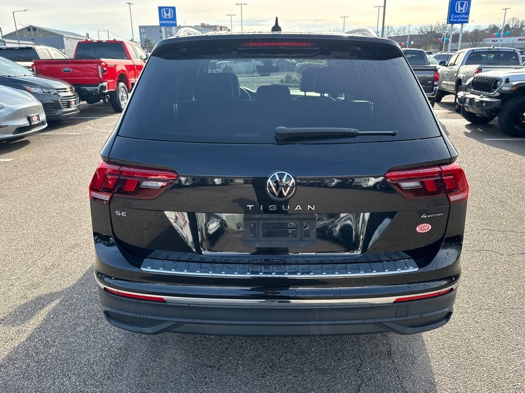 Used 2022 Volkswagen Tiguan SE w/ Panoramic Sunroof Package image 5