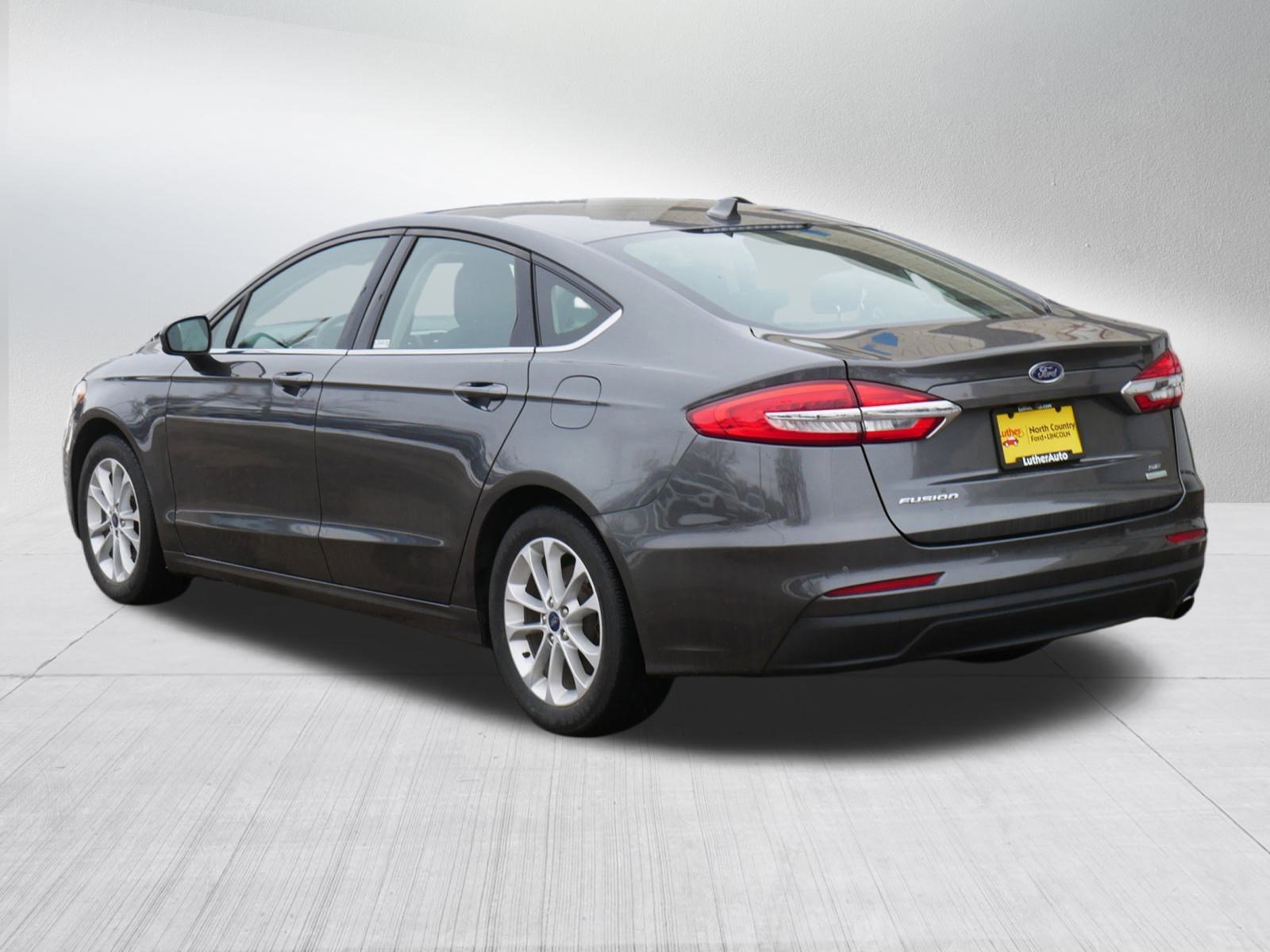 Used 2020 Ford Fusion SE image 5