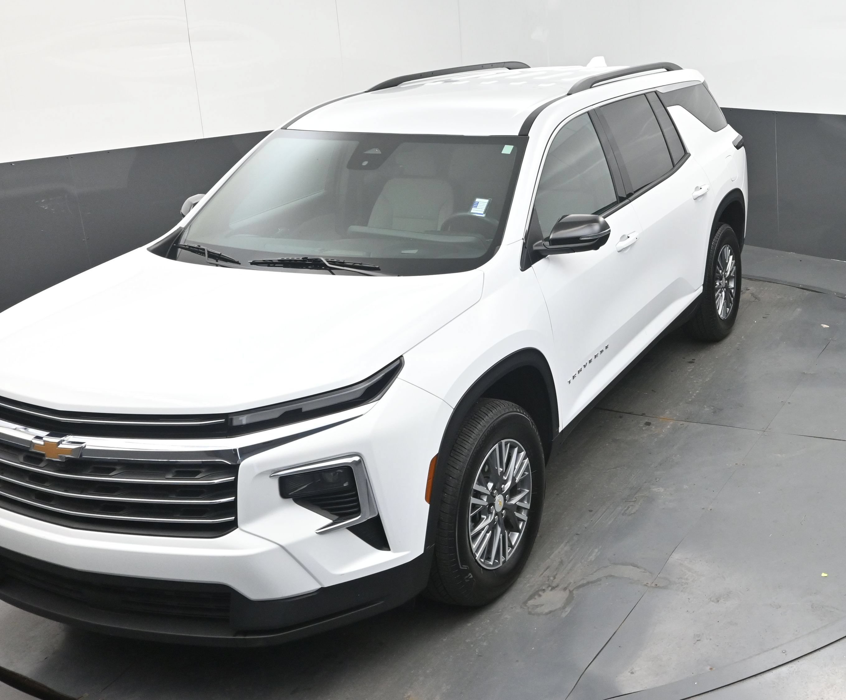 Certified 2026 Chevrolet Traverse LT w/ Driver Confidence Package FWD image 34