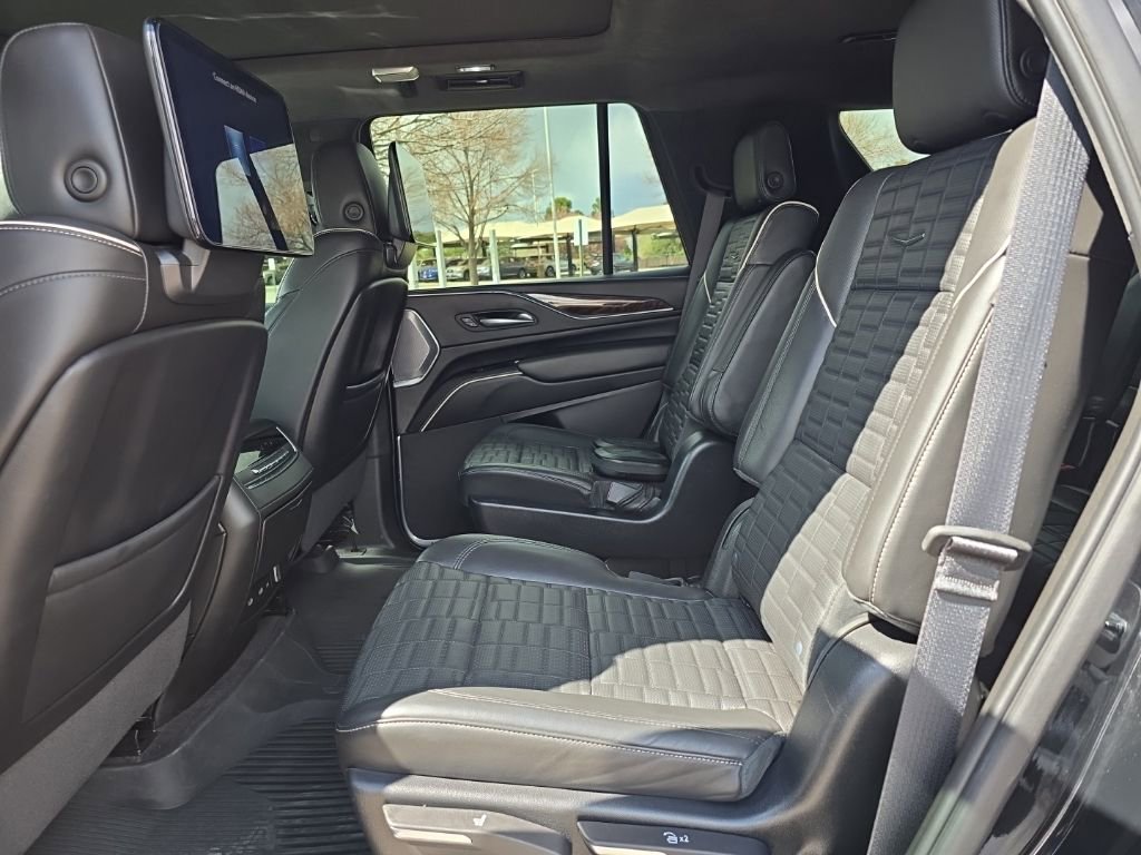 Used 2022 Cadillac Escalade Sport Platinum w/ LPO, ONYX Package image 17