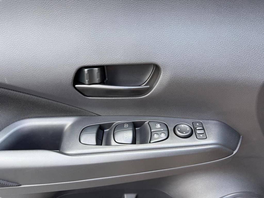 Certified 2025 Nissan Kicks Play S image 17