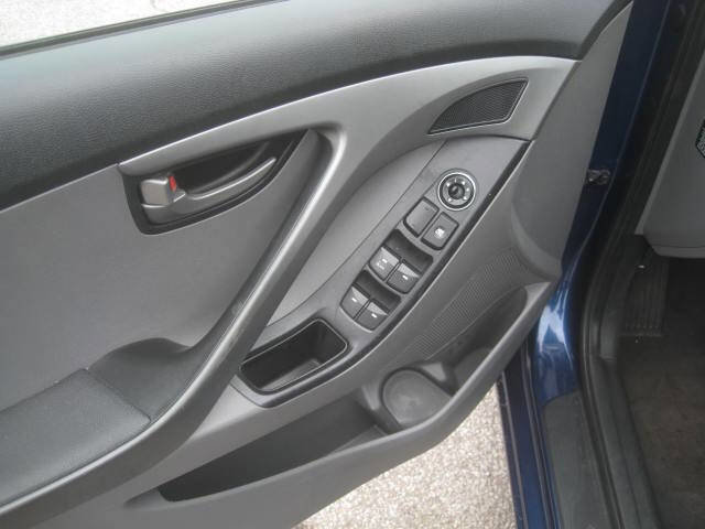 Used 2016 Hyundai Elantra SE image 14