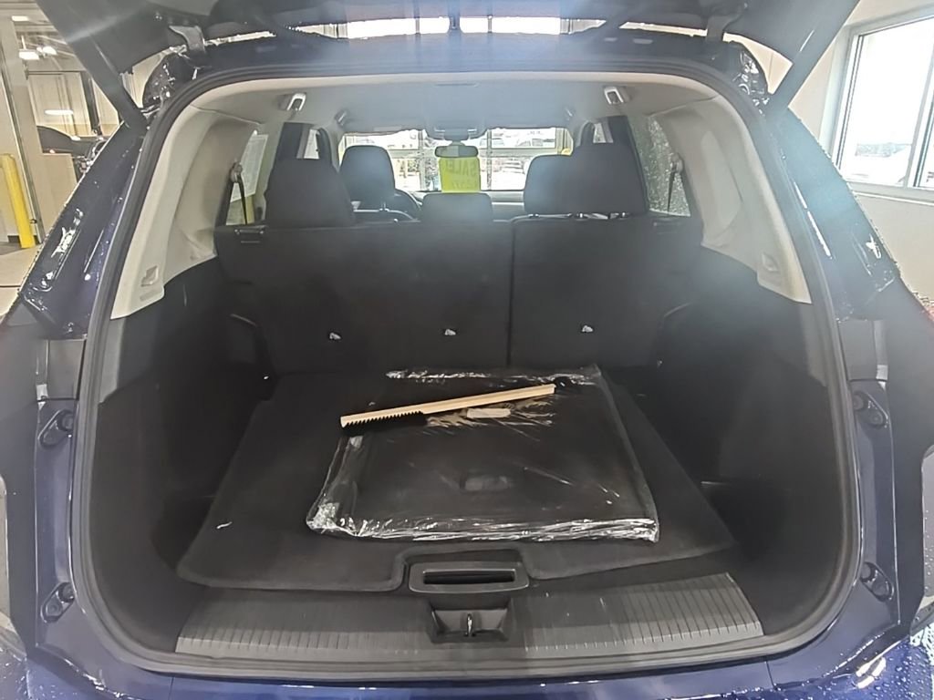 Used 2025 Nissan Rogue SV image 31