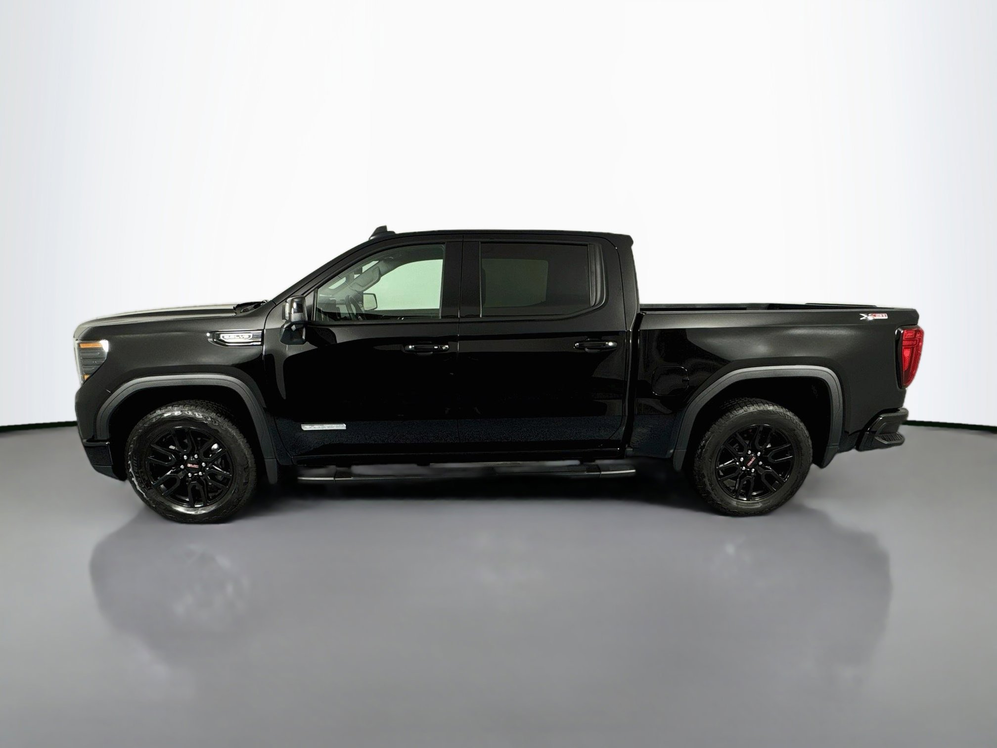 Used 2025 GMC Sierra 1500 Elevation w/ Elevation Premium Package AWD/4WD image 8