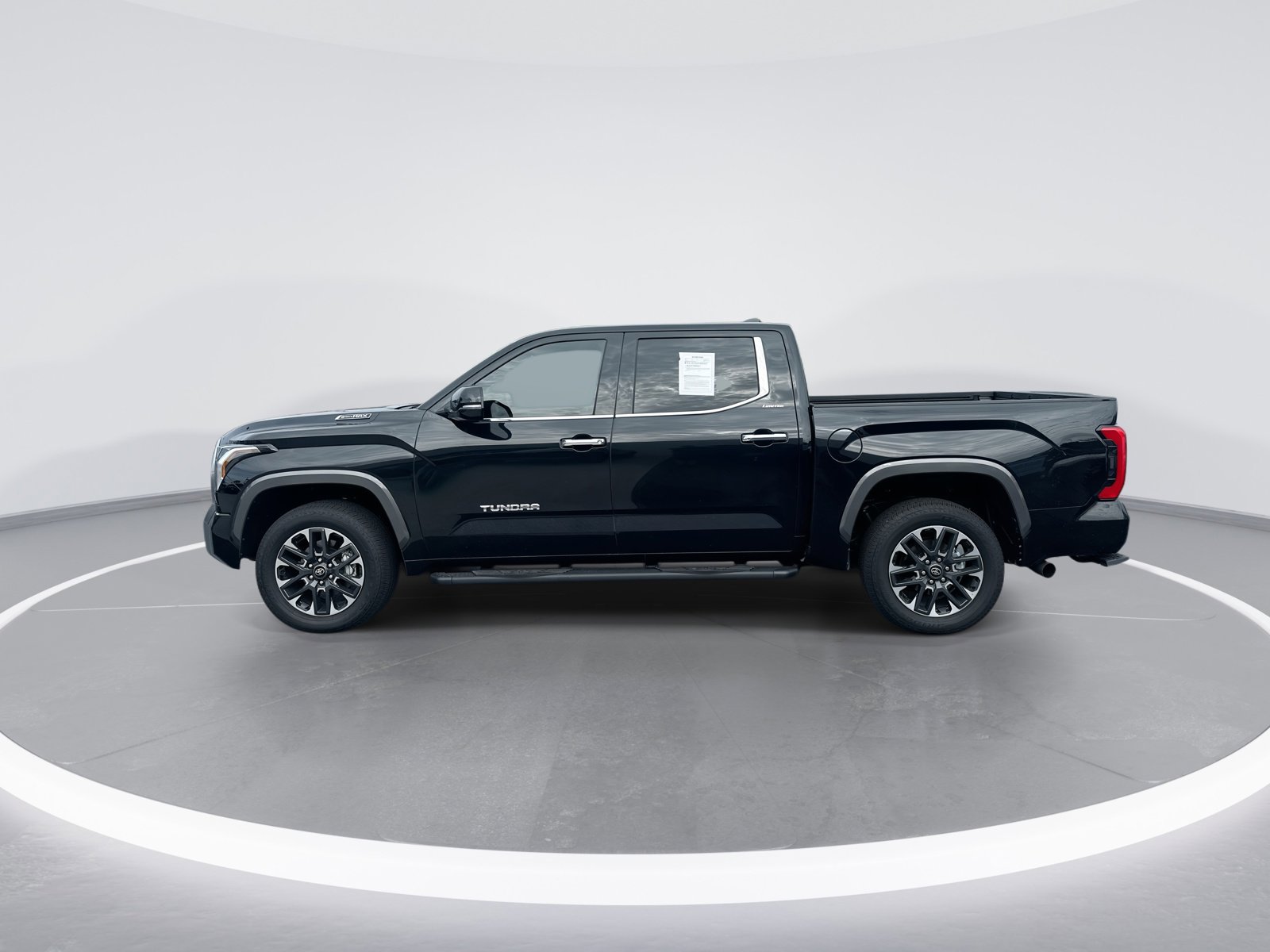 Used 2025 Toyota Tundra Limited AWD/4WD image 6