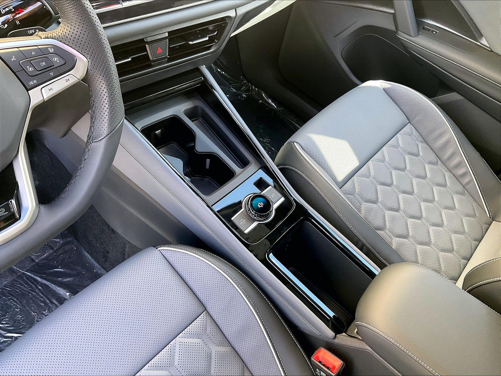 New 2026 Volkswagen Tiguan SEL R-Line AWD/4WD image 7