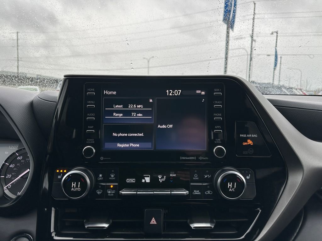 Used 2022 Toyota Highlander XLE image 17