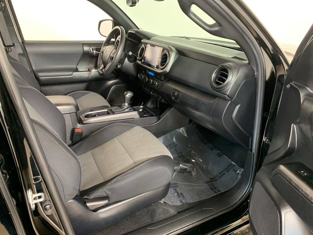 Used 2022 Toyota Tacoma TRD Off-Road w/ Technology Package AWD/4WD image 37