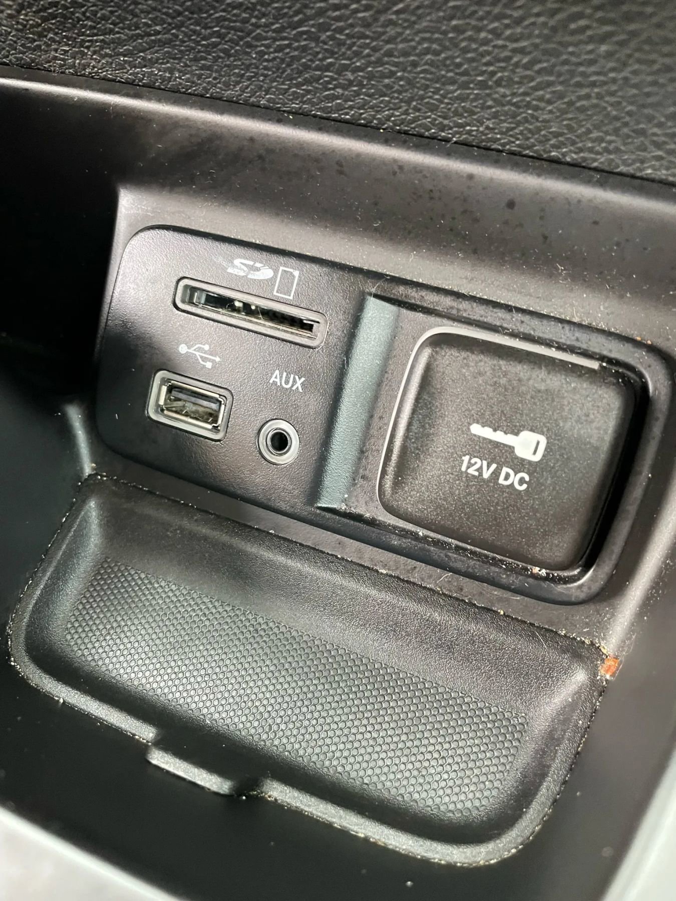 Used 2015 Jeep Cherokee Limited w/ Luxury Group image 19