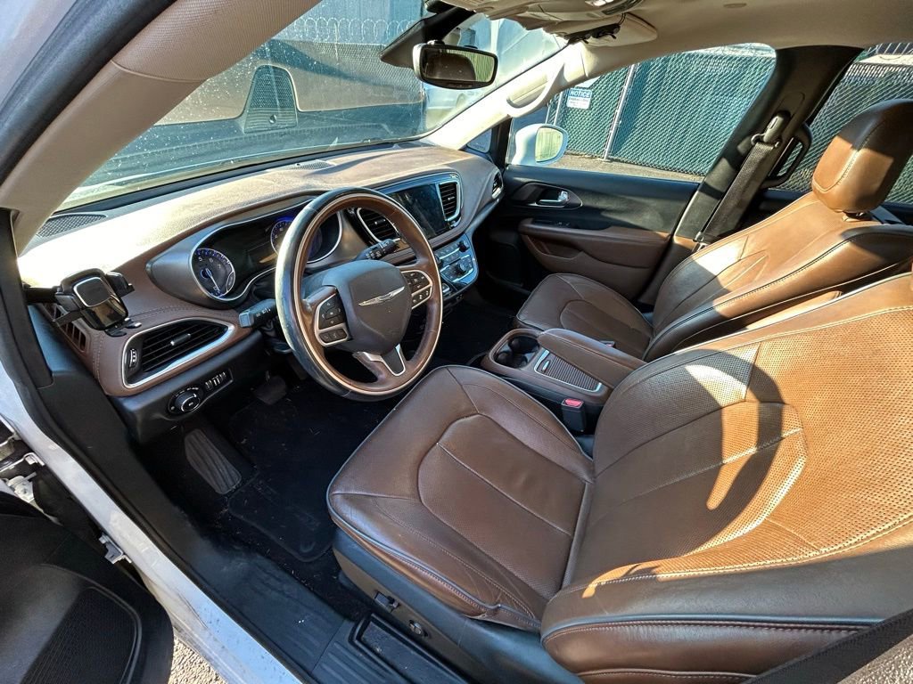 Used 2017 Chrysler Pacifica Limited w/ UConnect Theater Package image 7