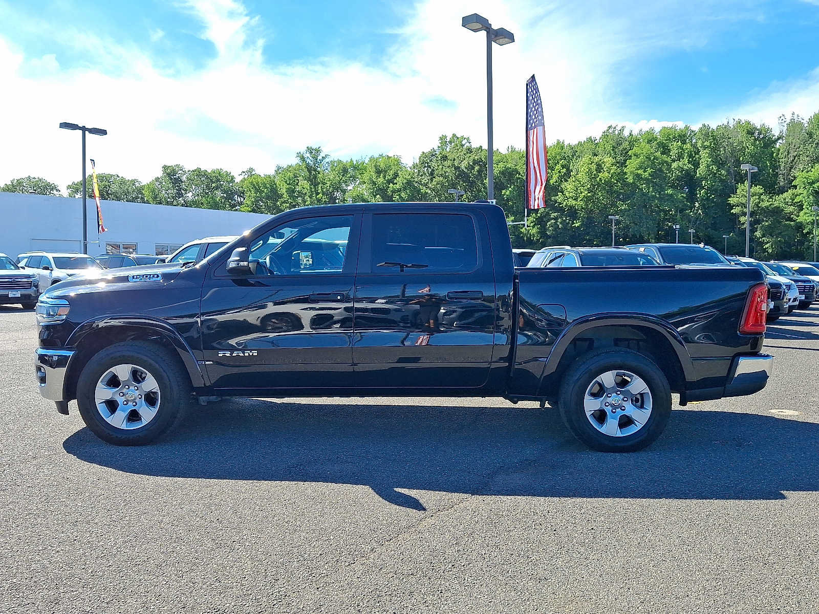 Used 2025 RAM 1500 Big Horn AWD/4WD image 4