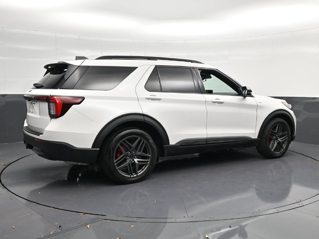 Used 2026 Ford Explorer ST-Line w/ ST-Line Street Pack RWD image 3