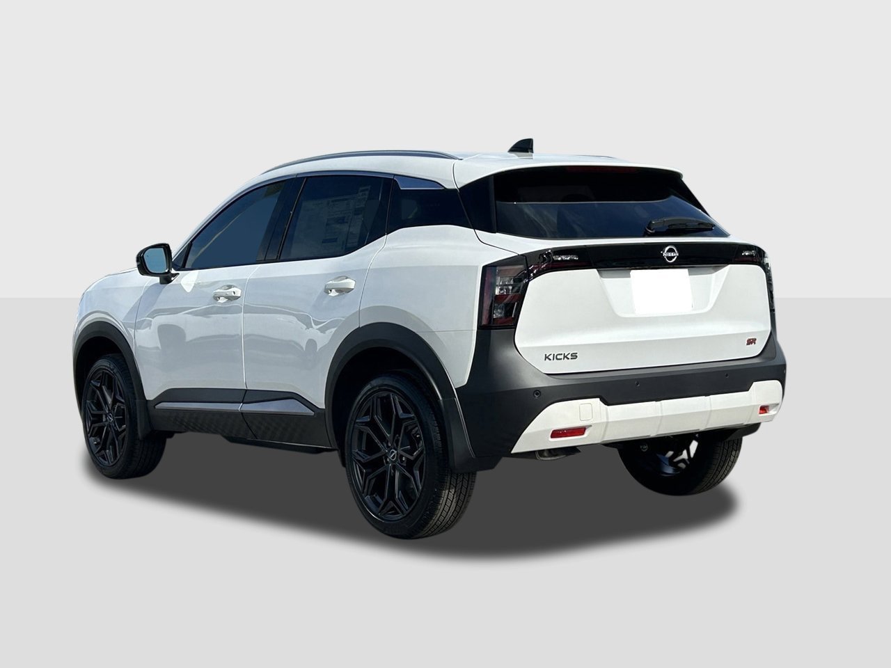 New 2026 Nissan Kicks SR FWD image 2