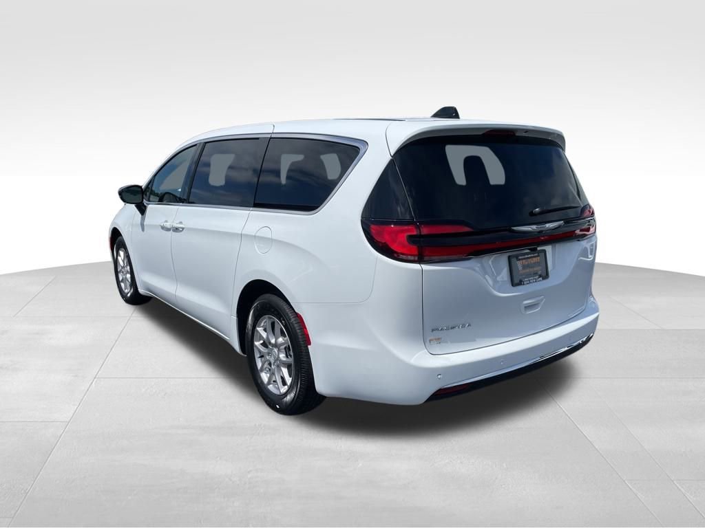 New 2026 Chrysler Pacifica Select image 6