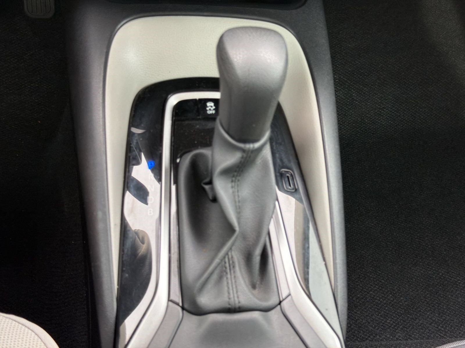 Used 2025 Toyota Corolla LE FWD image 17