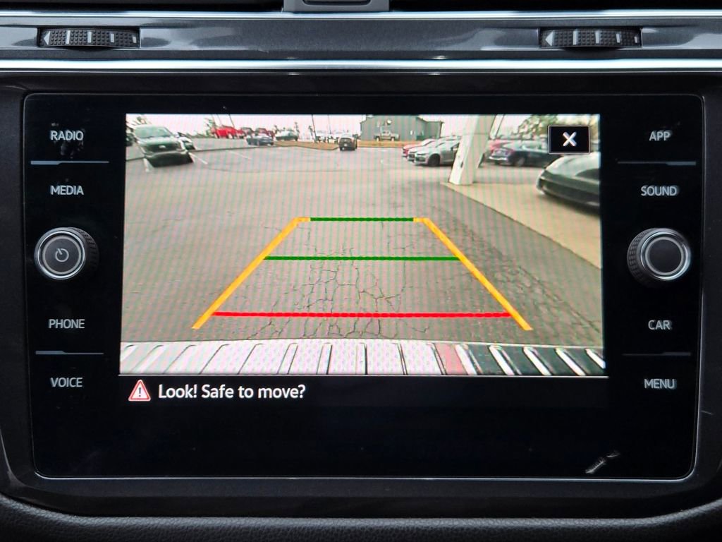 Used 2022 Volkswagen Tiguan SE R-Line image 30