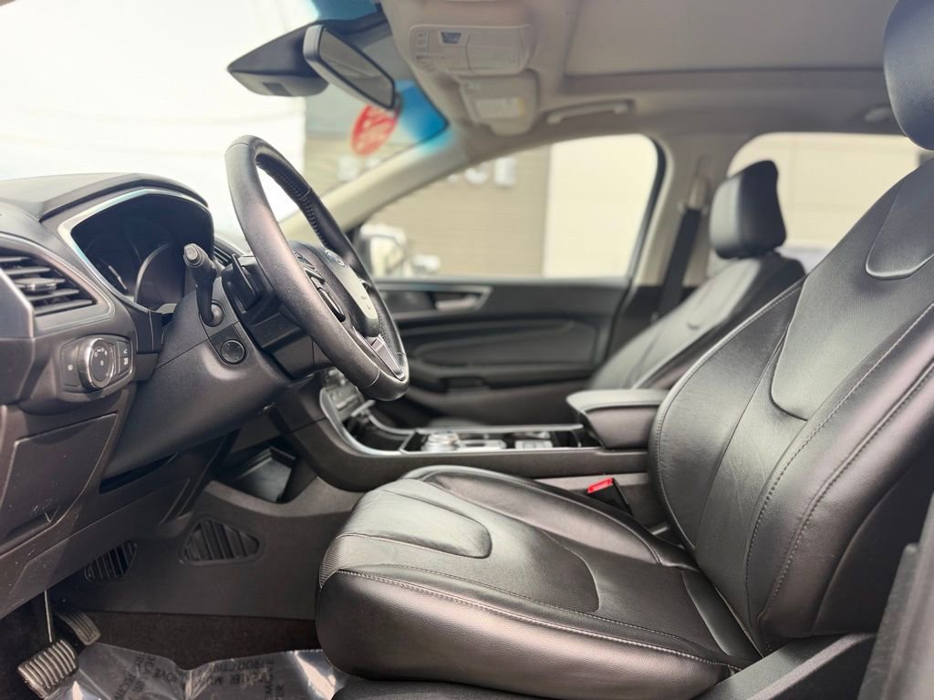 Used 2020 Ford Edge Titanium w/ Equipment Group 301A AWD/4WD image 17