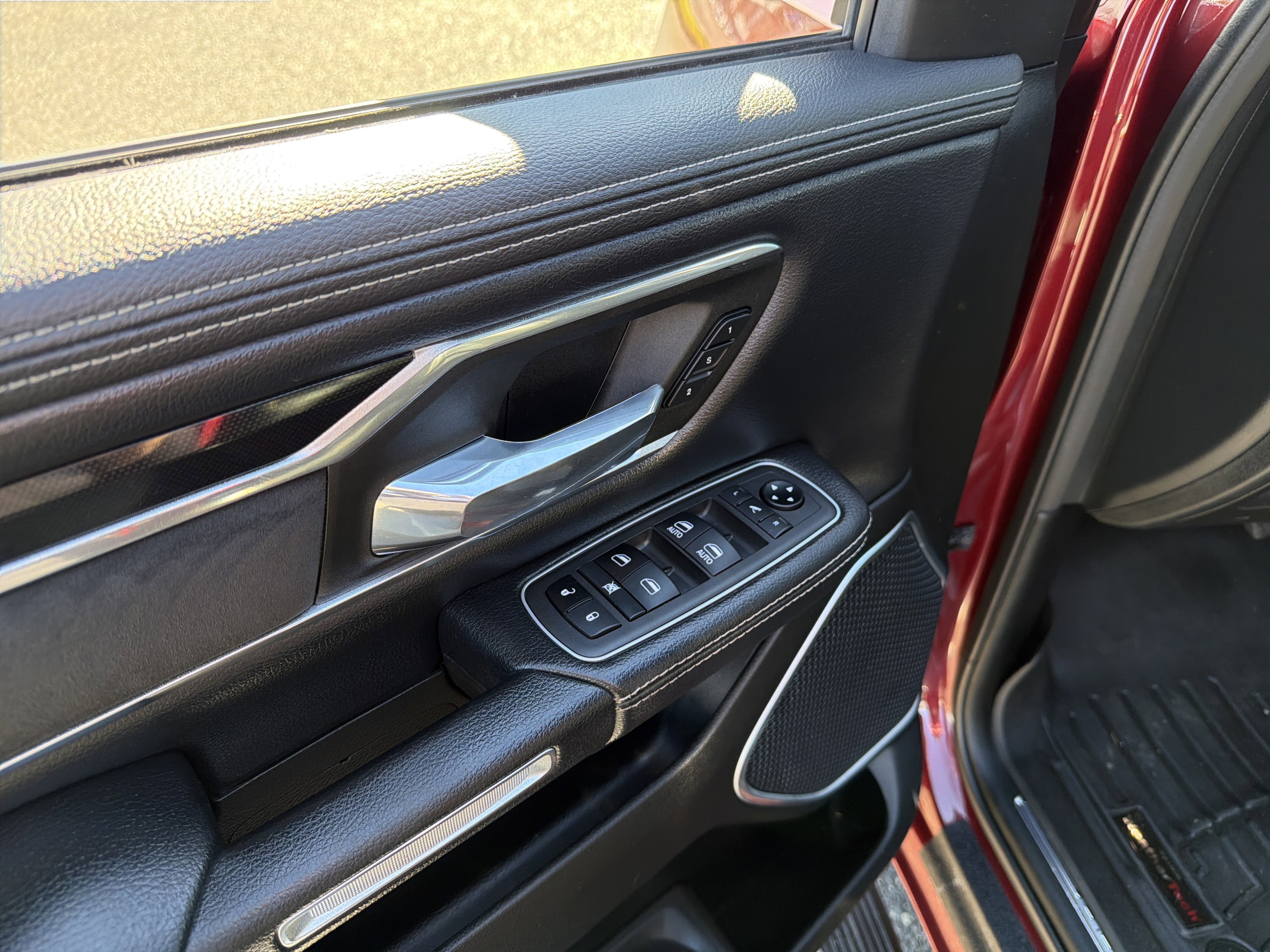 Used 2021 RAM 1500 Laramie w/ Sport Appearance Package image 14