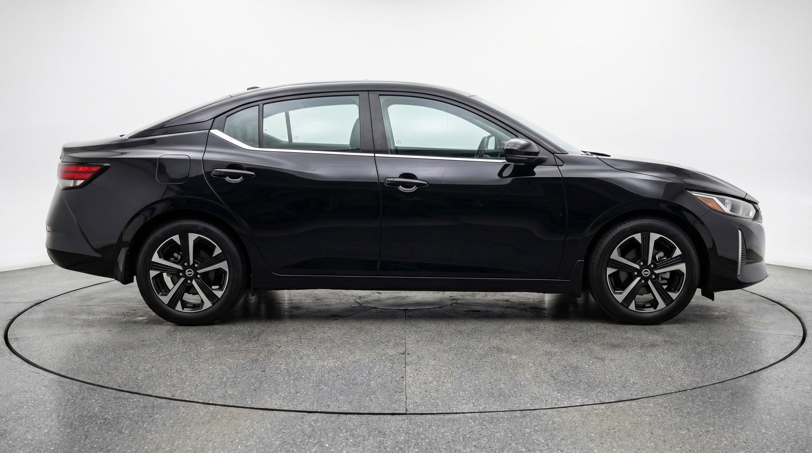 Used 2025 Nissan Sentra SV image 9