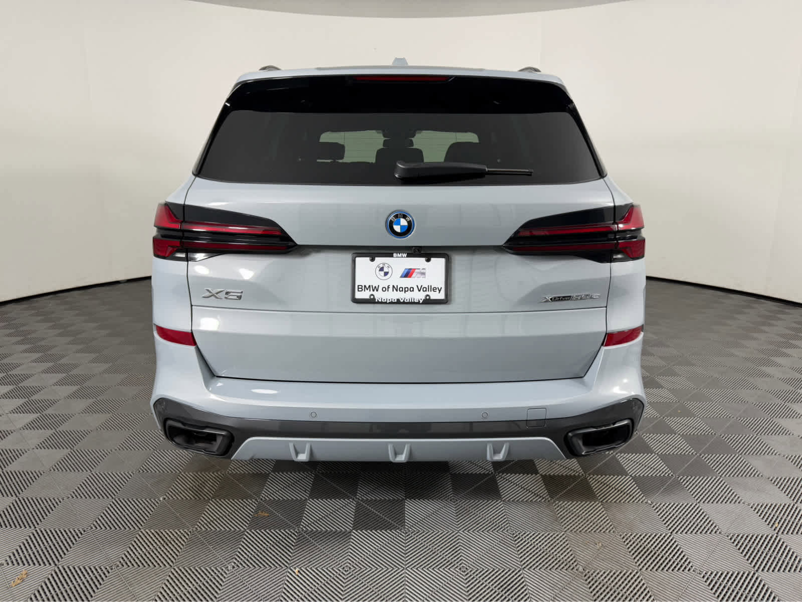 New 2026 BMW X5 xDrive50e w/ M Sport Package AWD/4WD image 4