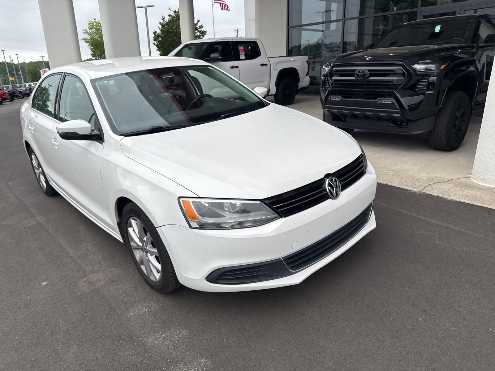 Used 2013 Volkswagen Jetta SE FWD image 2