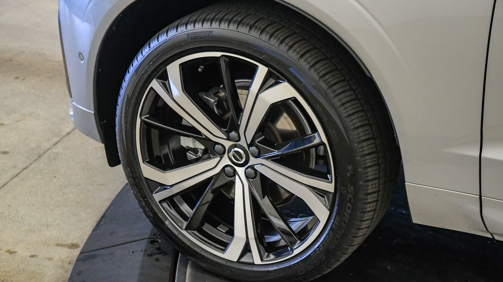 Certified 2023 Volvo XC60 B5 Ultimate w/ Climate Package FWD image 10