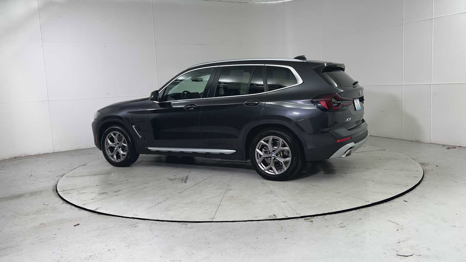 Used 2022 BMW X3 xDrive30i w/ Premium Package 2 image 4