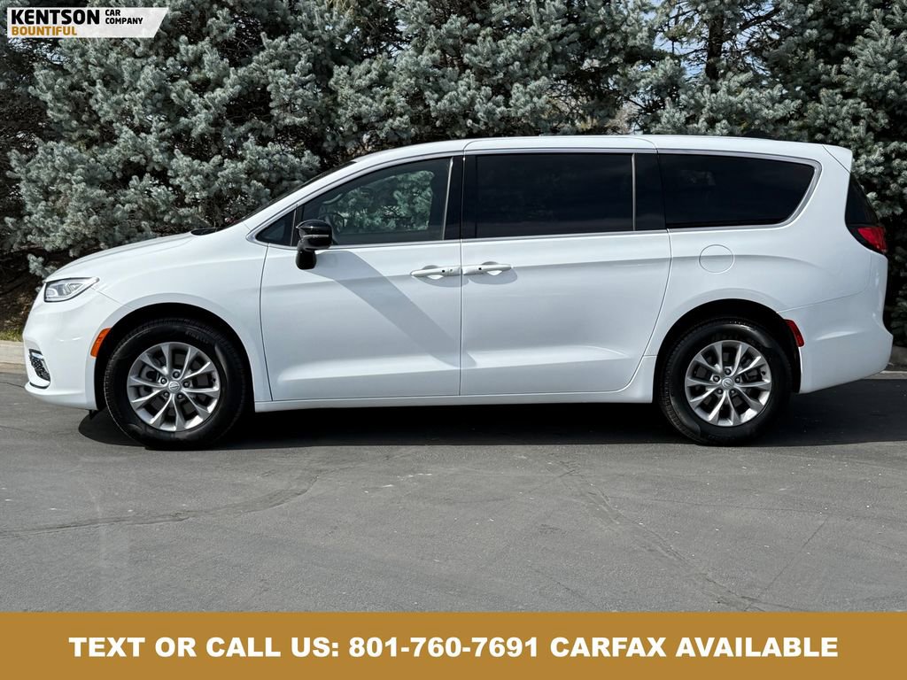 Used 2026 Chrysler Pacifica Limited AWD/4WD image 4