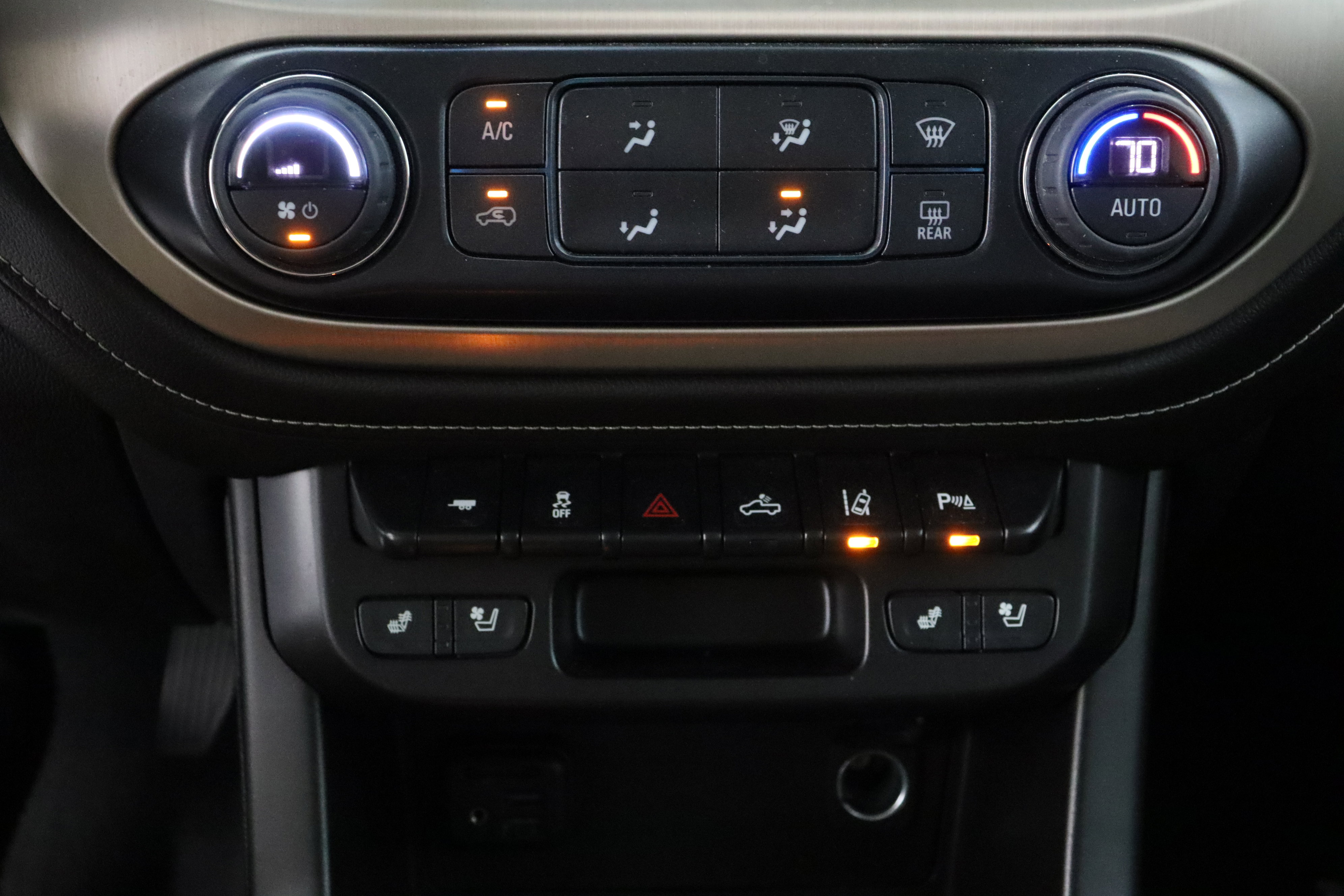 Used 2022 GMC Canyon Denali RWD image 19